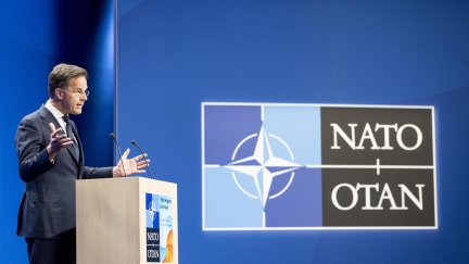 Mark Rutte en la Haya, durante una conferencia de prensa, antes del inicio de la cumbre de la OTAN. / EFE/EPA/KOEN VAN WEEL