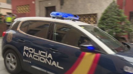 Vehículo de la Policía Nacional en las inmediaciones del lugar del hallazgo. / Forta