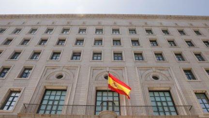 Fachada del Ministerio de Transportes en Madrid, donde se encuentra la Unidad Central Operativa (UCO) de la Guardia Civil. / EFE