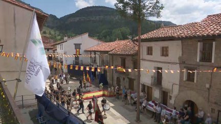 Linares de Mora celebra que ya es uno de Los pueblos más bonitos de España. / Aragón TV
