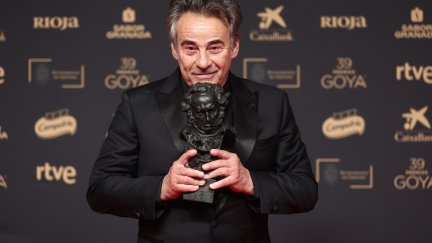 Eduard Fernández, tras recoger su cuarto Goya por 'Marco'. / Europa Press. Eduardo Parra