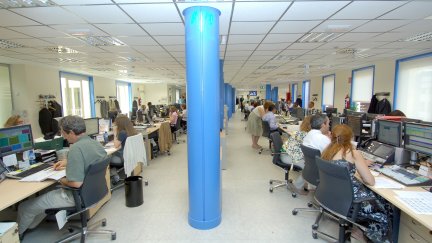 Personas trabajando en una oficina./ Europa Press