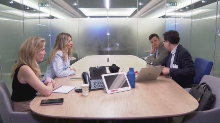 La vicepresidenta del Gobierno de Aragón, Mar Vaquero, en su reunión con el gabinete de la comisaria europea de Startups, Ekaterina Zakharieva. / DGA
