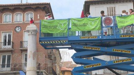Voluntarios de la Asociación Española Contra el Cáncer colaboran en la organización del evento. / Aragón TV