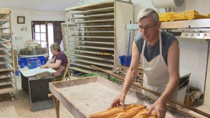 La panadería de Burbáguena se va a traspasar próximamente por la jubilación de sus dueños. / Aragón TV