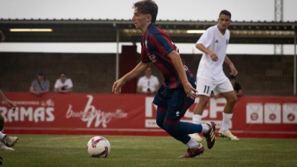 Manu Rico junto a la SD Huesca