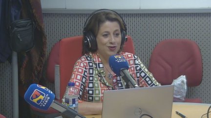 La alcaldesa de Teruel a su paso por los estudios de Aragón Radio en Teruel.