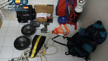 Algunos de los efectos intervenidos a los detenidos. / Policía Nacionalional