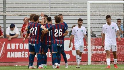 Los jugadores de la SD Huesca celebran el gol de Pulido.