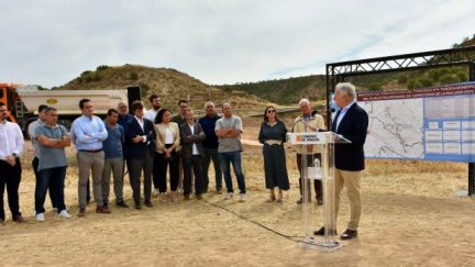 El consejero Octavio López ha repasado los avances de la A-230 con los alcaldes de la zona. / Gobierno de Aragón