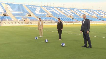 Fernando Torres, Natalia Chueca y Jorge Azcón, este jueves en la inauguración del Ibercaja Estadio. / Aragón TV