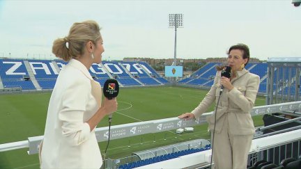 Noemí Núñez y Natalia Chueca durante el informativo Aragón Noticias 1, que este jueves se ha emitido desde el Ibercaja Estadio. | Aragón Noticias