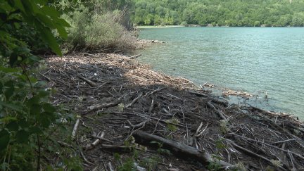 En la actualidad, ambos embalses comparten la misma imagen: poca agua y mucho lodo. / Aragón TV