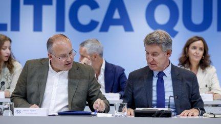 Feijóo junto al secretario general, Miguel Tellado este lunes. / EFE/ Mariscal
