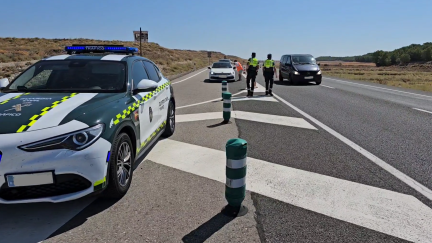 Control de alcoholemia y drogas en los accesos al Monegros Desert. / Guardia Civil Huesca