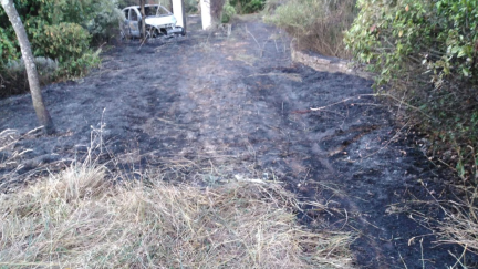Parte del terreno calcinado en el incendio. / Bomberos Diputación de Huesca
