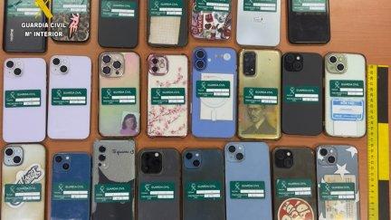 Algunos de los móviles que ha recuperado la Guardia Civil./ Guardia Civil