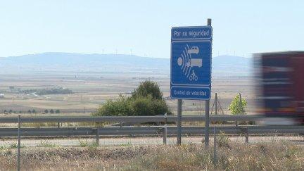 Aviso del radar instalado en la A-23 en la provincia de Teruel./ Aragón TV
