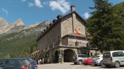 El Parador de Bielsa ha reabierto este jueves tras siete meses de obras. / Aragón TV