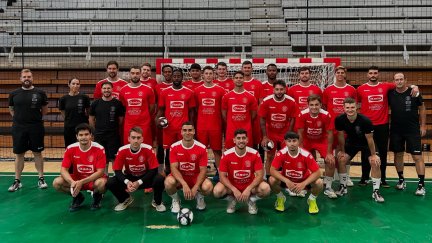 El equipo posa en la presentación de la pretemporada