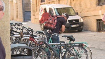El Ayuntamiento de Huesca refuerza la vigilancia por uso indebido de patinetes y bicis. / Aragón TV