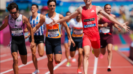 Momento de llegada meta del 1500 masculino