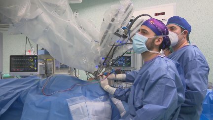 Por primera vez se ha operado en Aragón un cáncer orofaríngeo con el robot Da Vinci. / Aragón TV
