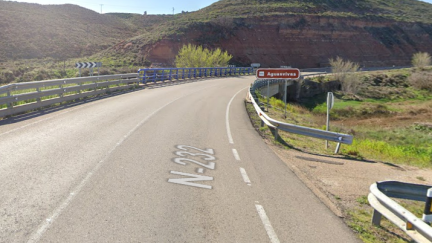 El puente sobre el río Aguasvivas en Azaila antes de la crecida. / Google Maps