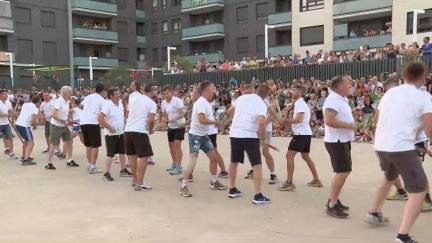 Cientos de oscenses han asistido al ensayo general de los Danzantes. / Aragón TV