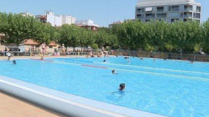 La piscina ha sido el mejor aliado de los aragoneses en este tórrido lunes. / Aragón TV