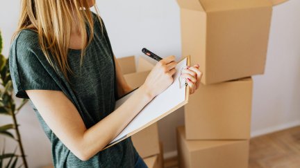 Hay 102.203 jóvenes menos viviendo fuera del hogar familiar que en 2023. / Pexels
