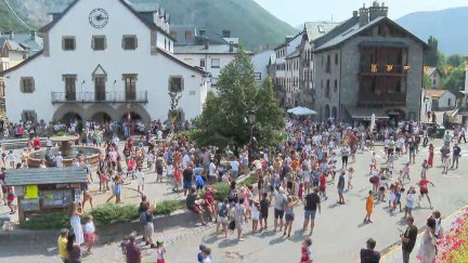 En Aragón más de 100 pueblos están de fiestas este puente, lo que duplica la población / Aragón TV