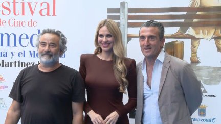 Vanesa Romero, Eduard Fernández y Luis Zahera antes del inicio de la clausura del Festival de Cine de Tarazona. / Aragón TV