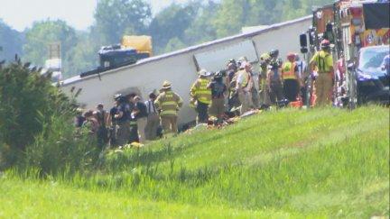 Los servicios de emergencia han atendido a las víctimas del accidente de autobús. / Reuters