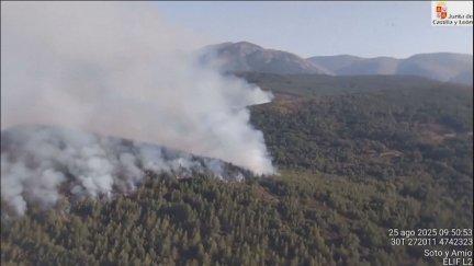Evolución de uno de los incendios de Castilla y León en la jornada del lunes. / Junta de Castilla y León