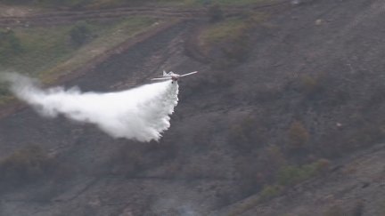 La mejora de las condiciones atmosféricas permite avanzar en el control de los incendios forestales./ Aragón TV