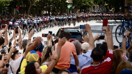 La Vuelta ha su paso por Zaragoza ha generado una gran expectación. / Fabián Simón