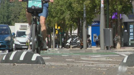 El nuevo carril bici de La Almozara tiene carácter bidireccional. / Aragón TV