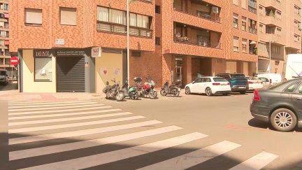El siniestro se produjo sobre las 21:00 horas de este viernes en la calle Monasterio de Samos. / Aragón TV
