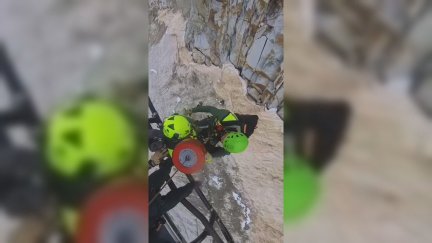 Momento de uno de los rescates que ha efectuado este sábado la Guardia Civil en el Pirineo. | Guardia Civil