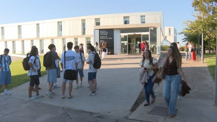 Primer día de clase para los alumnos de la Universidad de San Jorge. / Aragón TV