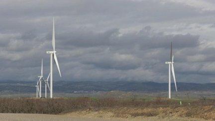 Aerogeneradores de viento en la Sierra de Luna. / Aragón TV