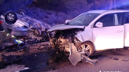 Estado en el que quedaron los dos vehículos tras el accidente. / DPZ
