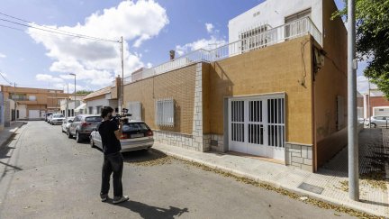 Un hombre de 66 años ha sido detenido esta mañana en la diputación cartagenera de El Algar como presunto autor de la muerte de su mujer a cuchilladas. / EFE. Marcial Guillén