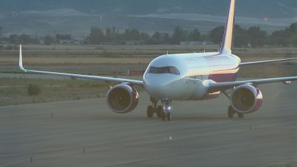 Un avión aterriza en el aeropuerto de Zaragoza. / Aragón TV