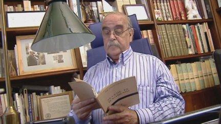 José Antonio Labordeta en su despacho./ Archivo Aragón TV