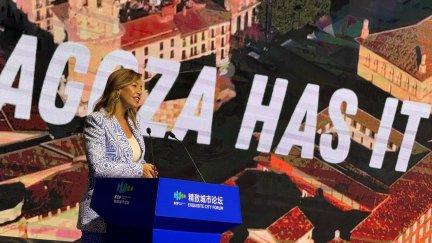 La alcaldesa de Zaragoza en su intervención en Weihai, China./ Ayuntamiento de Zaragoza