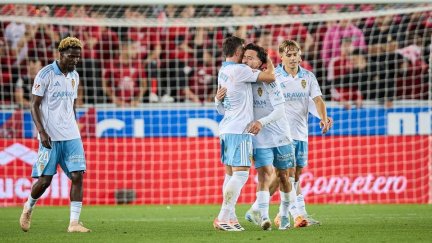 Guti y Sebas Moyano abrazados celebrando el primer tanto zaragocista