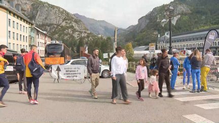 Visitantes y participantes de la carrera de montaña de Canfranc./ Aragón TV