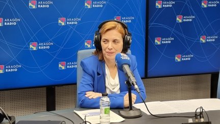 Nuria Gayán, directora general de Salud Pública del Gobierno de Aragón, en los estudios de Aragón Radio. / Aragón TV
